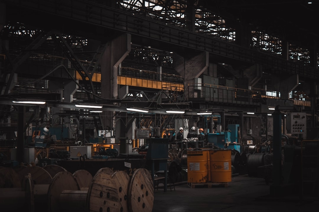 Порівняння SCADA та MES: вибір системи управління виробництвом